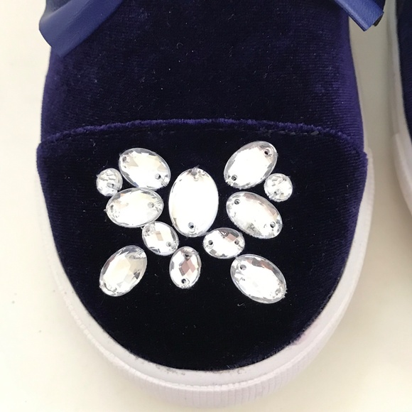 BADGLEY MISCHKA Blue Velvet Sneakers Slip On Rhinestone Delight Bow Girls Size 1 - Picture 5 of 16